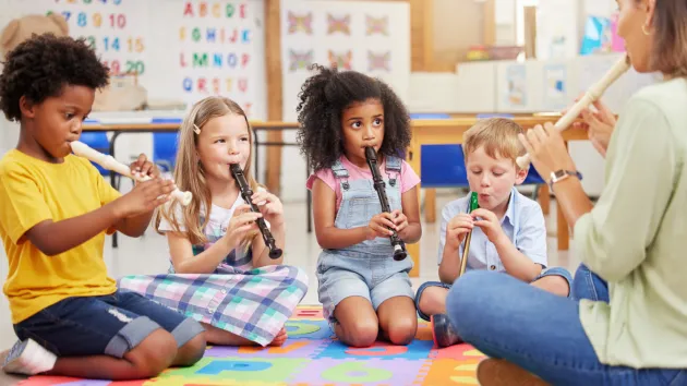 children playing the recorder 