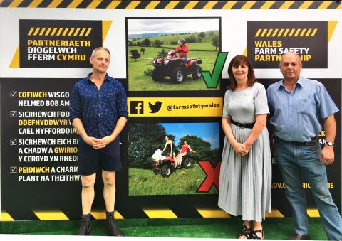 minister photo with farm safety ambassadors