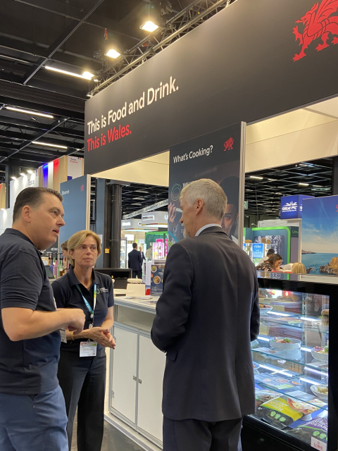 Huw Irranca-Davies MS and producers from What's Cooking