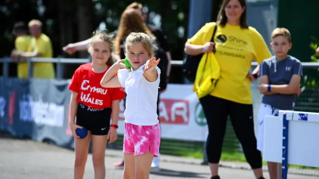 girls playing sport 