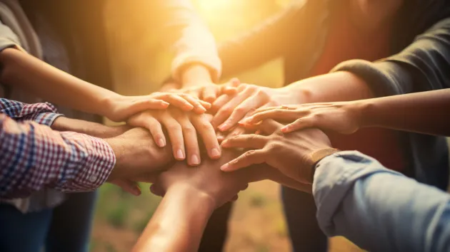 volunteers holding hands 