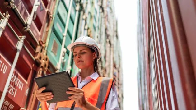 Transport manager and shipping containers 