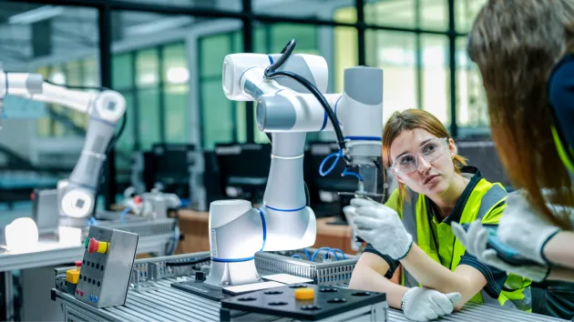 Robotics - female engineer 