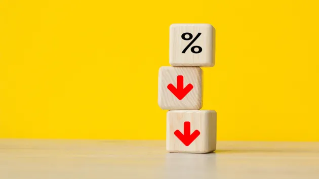 arrows pointing down and per cent symbol on wooden blocks 