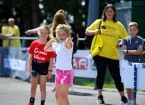 girls playing sport 