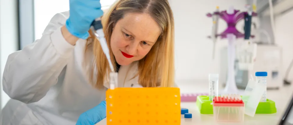 Lucy Sykes working in the lab