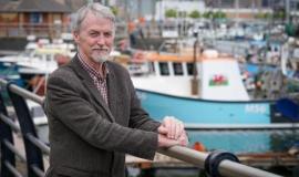 Huw Irranca Davies visit fishers in Swansea