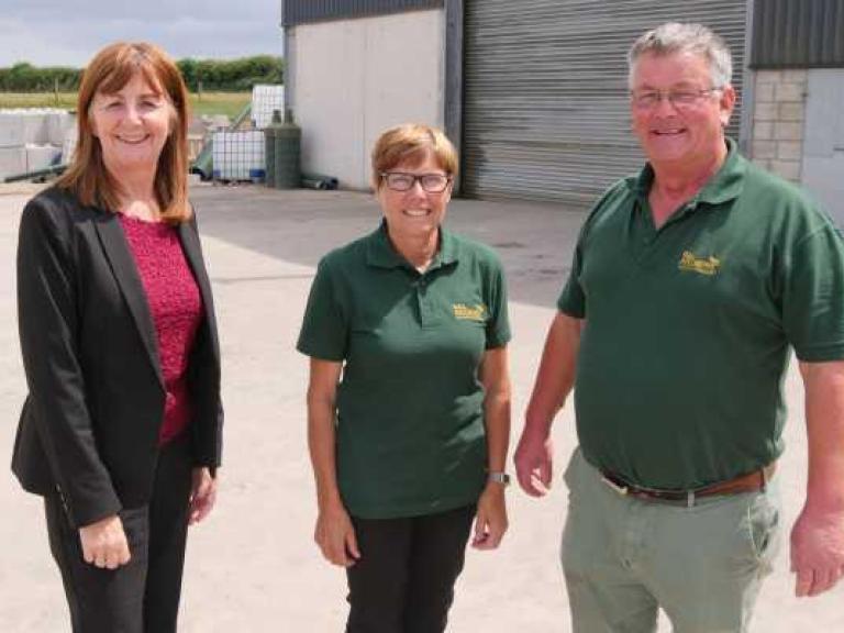 Lesley Griffiths Sealands Farm visit